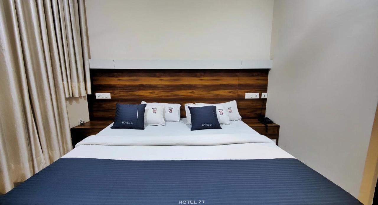 Hotel 21 Next To Chd Railway Station Csandígarh Kültér fotó