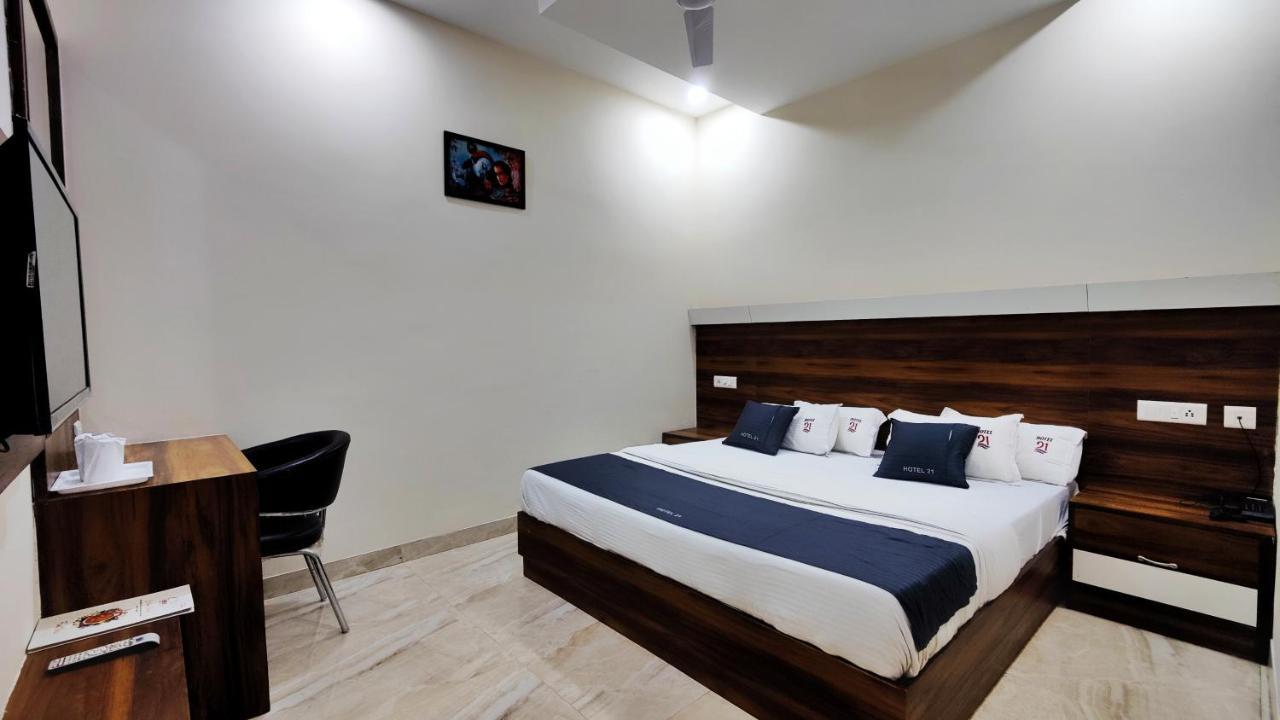 Hotel 21 Next To Chd Railway Station Csandígarh Kültér fotó