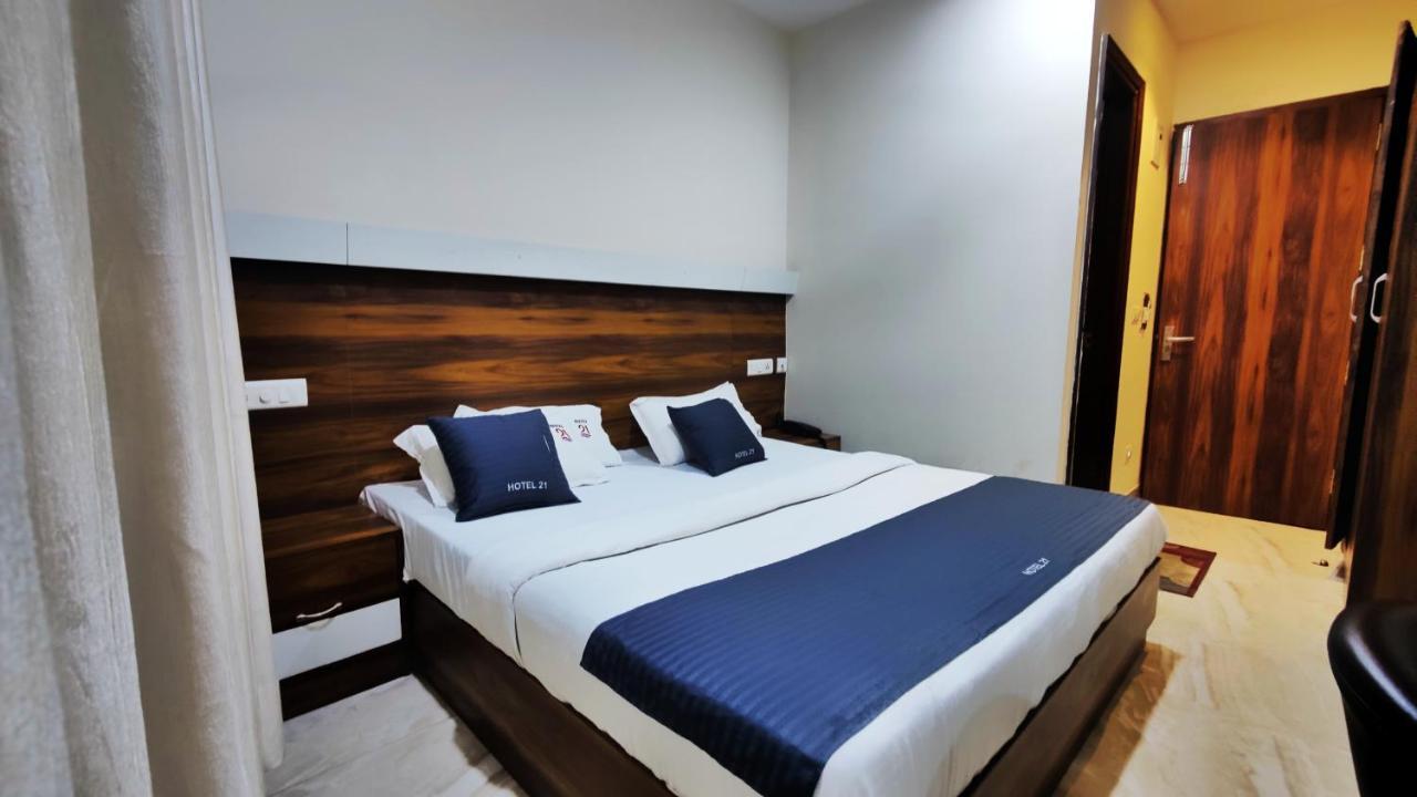 Hotel 21 Next To Chd Railway Station Csandígarh Kültér fotó